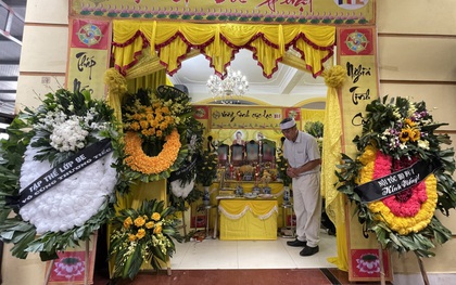 Lặng người trước 4 tấm di ảnh của 1 gia đình ở Hà Nội gặp nạn trong vụ lật tàu: Cả nhà chưa từng đi du lịch, đây là chuyến tặng cho con trai mới thi xong lớp 12, nào ngờ...