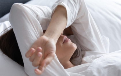 Lo âu công việc kéo dài, cô gái trẻ phải khám tâm thần