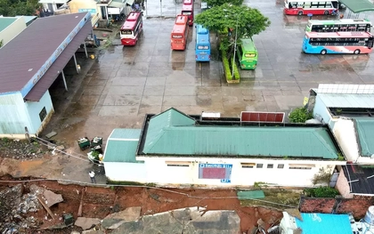 Ba ông cháu suýt chết vì tường của bến xe Đức Long Gia Lai đổ sập