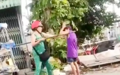 Hai cháu bé bị cô ruột đánh đập vì bán vé số không hết