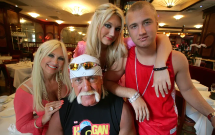 Huyền thoại Hulk Hogan qua đời để lại khối tài sản khủng, cuộc chiến thừa kế giữa vợ cũ, vợ mới và các con bùng nổ