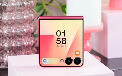 Chuyện chưa kể về sắc Đỏ Coral, tông màu trẻ trung, thời thượng trên Galaxy Z Flip7