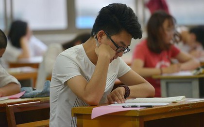 Nam sinh ngày nào cũng chơi game đến sáng lại được ĐH top 1 gửi giấy báo trúng tuyển, người bố ngỡ ngàng: "Có nhầm lẫn không?"