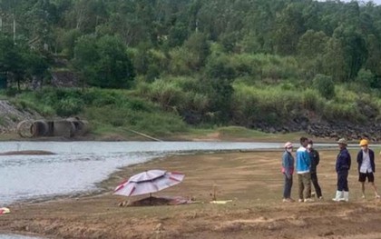 Nghe tiếng kêu cứu, người dân đến nơi tìm kiếm thì phát hiện thi thể 3 nữ sinh