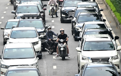 Hà Nội: Cảnh tượng “khó hiểu” trên đường Võ Chí Công sau 3 ngày triển khai phân làn cứng