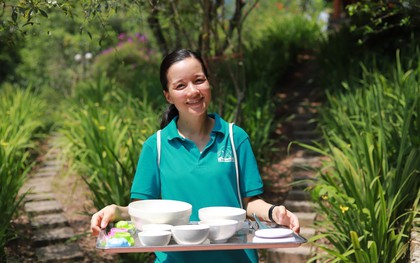 MC Minh Trang founder Làng Háo Hức gây tranh cãi về câu chuyện dạy con gái 7 tuổi bị lạnh cũng không được xin chăn trên máy bay vì... lãng phí