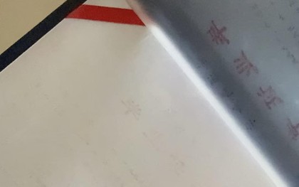 Lôi bằng đại học cất trong tủ ra xem lại, chàng trai không tin nổi vào mắt mình: Thôi xong, "toang" 4 năm ăn học!