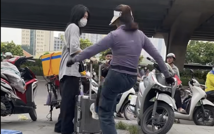 Thông tin mới nhất vụ cô gái đứng trên vỉa hè bị người phụ nữ bán nước xua đuổi ở Hà Nội
