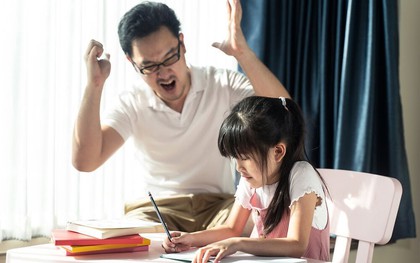 “Đến giờ vẫn có những cha mẹ ngây ngô chỉ bắt con ngồi học, hết ngoại ngữ, cờ vua, bơi lội tới đàn hát… hi vọng con có thể làm cái gì lớn lao sau này” – Chuyên gia nói thẳng: ẢO TƯỞNG!!!