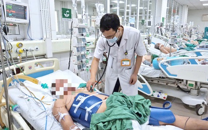 Sửa bồn nước trên tầng thượng, người đàn ông ở Hà Nội đột ngột mất ý thức với nhiều vệt cháy