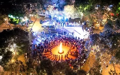 'Đột nhập' phố đêm Măng Đen