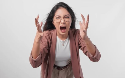 Vô cảm, thiếu tinh tế, tự cho mình là đúng: Cách xử lý khủng hoảng truyền thông thiếu chuyên nghiệp, "tự đá vào chân mình" mà Warren Buffett phản đối
