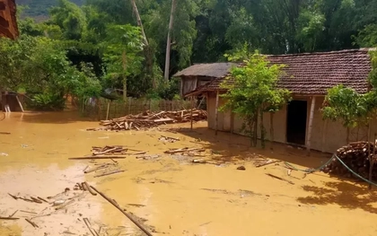 Lũ lớn đổ về sông Mã, di dời khẩn cấp hàng trăm hộ dân ở Sơn La