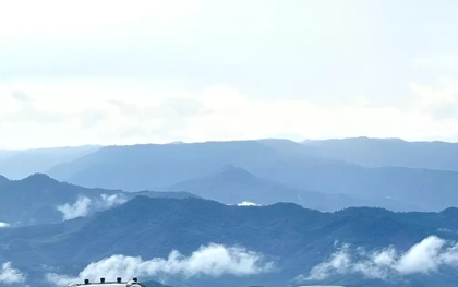 Hàng nghìn người cắm trại, sống chill ở 'thảo nguyên trên mây'