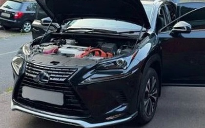 Chặn "xế sang", cảnh sát phát hiện bí mật động trời
