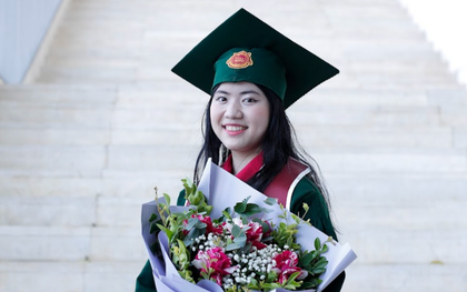 Nữ thủ khoa đầu ra trường Kinh tế, 4 năm học đều đặn mang tiền về cho mẹ