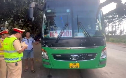 Tài xế không có giấy phép lái xe chở dư 21 người, bị phạt hơn 234 triệu đồng