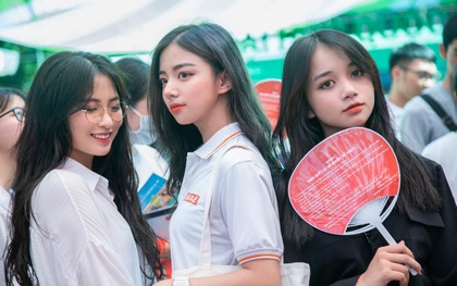 Một nhóm ngành "giữ lửa" độ hot trong kỳ thi ĐH năm nay: Gia đình có con theo học là tự hào khoe khắp nơi, lương tính bằng đô!