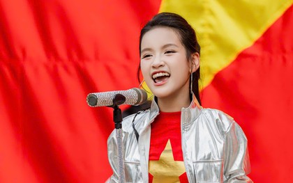 Dân tình "rần rần" tìm thông tin giọng ca trẻ nhất Concert Quốc gia: Xinh cực phẩm, thành tích học hành còn đỉnh thế này!