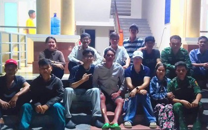 CLIP: Khoảnh khắc 1 ngư dân được cứu sống sau 24 giờ lênh đênh trên biển