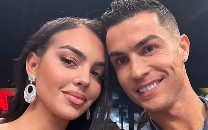 C. Ronaldo mất gần 10 năm để cầu hôn bạn gái