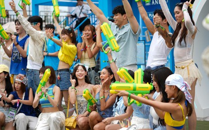 Waterbomb 2025: Dàn KOLs châu Á “kích hoạt" năng lực, biến làn da bất bại dưới nắng nóng và “bom nước”