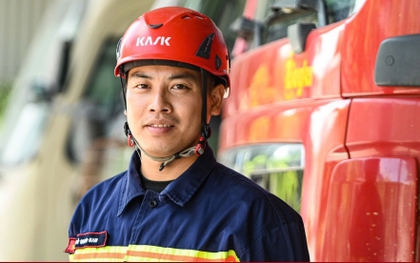 Dùng gà 'trinh sát' hang sâu 250m: Quyết định không bỏ cuộc trong mưa đá