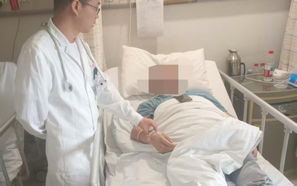 Người đàn ông bất ngờ bị suy thận: Bác sĩ nói thẳng “uống nước kiểu này cực nguy hiểm, nhiều người mắc”