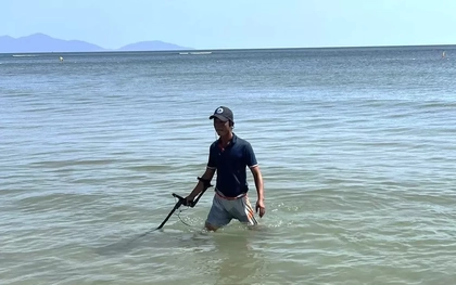 Khách Tây tìm được nhẫn đính hôn rơi ở biển Đà Nẵng: 'Con người ở đây thật tuyệt vời'
