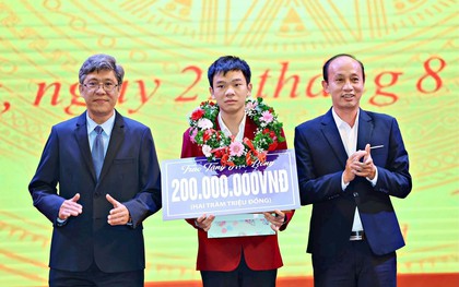 Lâm Đồng thưởng 200 triệu cho học sinh đạt Huy chương Bạc Olympic Tin học quốc tế