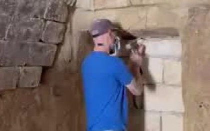 Cả nhà rợn tóc gáy khi xem lại video khám phá "cánh cửa bịt kín hàng trăm năm" chưa một lần mở