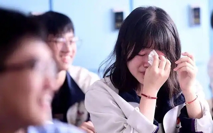 "Con ơi đừng đi học nữa, mẹ lo không nổi đâu" - Lời cầu xin khiến nữ sinh 2k7 bật khóc giữa giấc mơ đại học