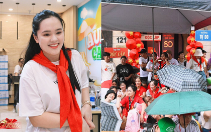 Phỏng vấn: Vợ Duy Mạnh - Văn Quyết dựng ô lớn cho người dân trú mưa khi xem tổng duyệt diễu binh, diễu hành A80