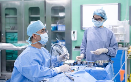 Tưởng viêm tai giữa ra là khối u Cholesteatoma chắn kín tai bé 3 tuổi