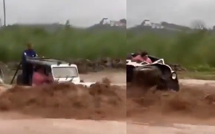 Ô tô bị nước lũ cuốn trôi, 2 người trên xe may mắn sống sót
