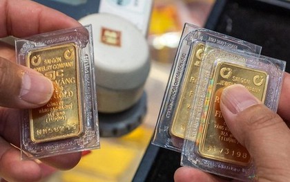 Sau 5 năm nắm giữ vàng, quyết định chốt lời khi giá đạt đỉnh 120 triệu đồng/lượng, người đàn ông thừa nhận: "Tôi lãi gấp đôi nhưng lòng buồn rười rượi"