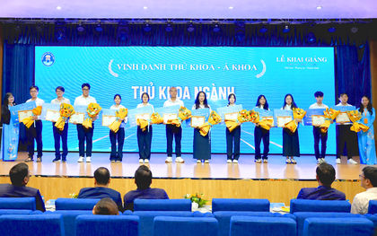 Trường đại học tặng xe máy điện và học bổng đến 100% học phí toàn khóa cho Thủ khoa/ Á khoa và Tân sinh viên từ 27,5 điểm