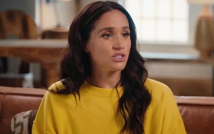 Meghan Markle tiết lộ sự gượng ép khi còn trong Hoàng gia: “Luôn phải mặc quần tất màu nude”