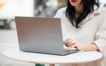 Tân sinh viên mua laptop này thì chuẩn bài: Pin lâu, mỏng nhẹ, lại có cả “ChatGPT” chạy offline