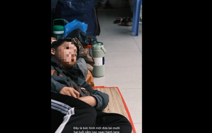 Sự thật về bé trai 12 tuổi ngủ hành lang Bệnh viện Chợ Rẫy chăm mẹ