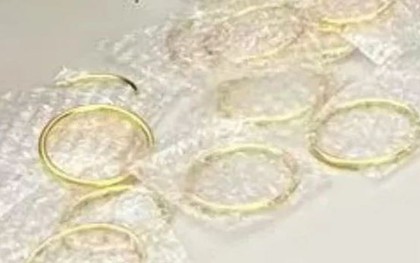 Đi thu gom rác, cụ bà nhặt được số vàng trị giá 1,4 tỷ đồng