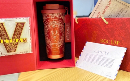 Giới trẻ rần rần unbox set ly yêu nước, săn tìm magnet chữ V độc bản