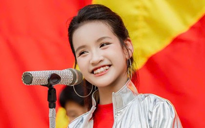 Giọng ca 13 tuổi gây xúc động khi hát Bài Ca Thống Nhất - Nguyện Là Người Việt Nam