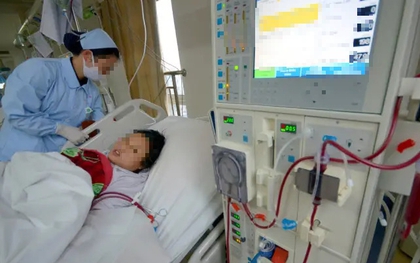 Bé gái 13 tuổi đã suy thận nặng, bác sĩ hỏi 3 câu liền lộ ngay thủ phạm: Là thứ nước "người lớn còn mê"
