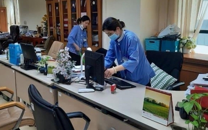 Nghề tay trái hái ra tiền chốn công sở: Chị lao công kiêm shipper chuyên nghiệp, sảnh văn phòng thành 'xóm chợ online'