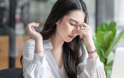 Dân văn phòng ngồi điều hòa cả ngày dễ sốc nhiệt: Bác sĩ chỉ cách phòng tránh