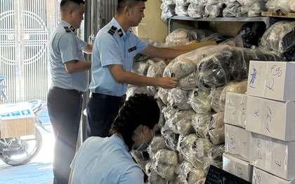 Cao điểm chống hàng giả chưa dừng lại: Thêm loạt cơ sở tiếp tục bị kiểm tra, từ hộ bán dép Crocs đến cơ sở thịt lợn, bán ruốc gà, phụ tùng xe máy…