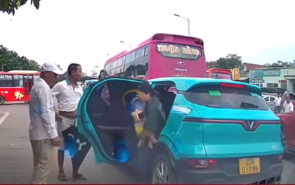 Hãng taxi “độc chiếm” bến, đuổi phụ nữ bế con nhỏ khỏi xe công nghệ: Giám đốc bến xe lên tiếng