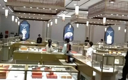 Người Trung Quốc điều hành cơ sở bán hàng không rõ nguồn gốc, nghi buôn bán ngà voi, mật gấu ở Nha Trang