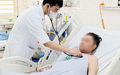 Bị "đốt" khi tắm biển, người đàn ông nhiễm trùng hoại tử khắp đùi, rơi vào nguy kịch